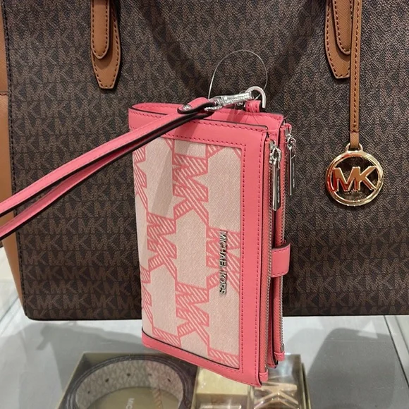 MICHAEL KORS JET SET TRAVEL 35S3GTVW7J LIGHT SAGE LG DOUBLE ZIP WRISTLET-WALLET - Picture 3 of 16